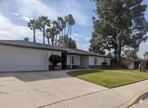 Building Photo - Beautiful 4 Bedroom House in NW Bakersfield with Pool!