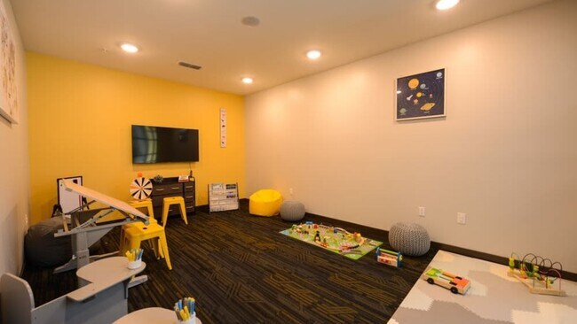 Building Photo - 8283 Baymeadows Rd E