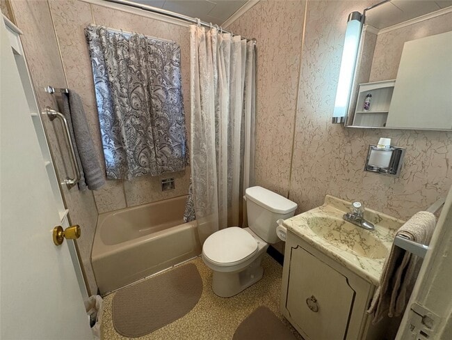 Building Photo - 308 Odell Ave