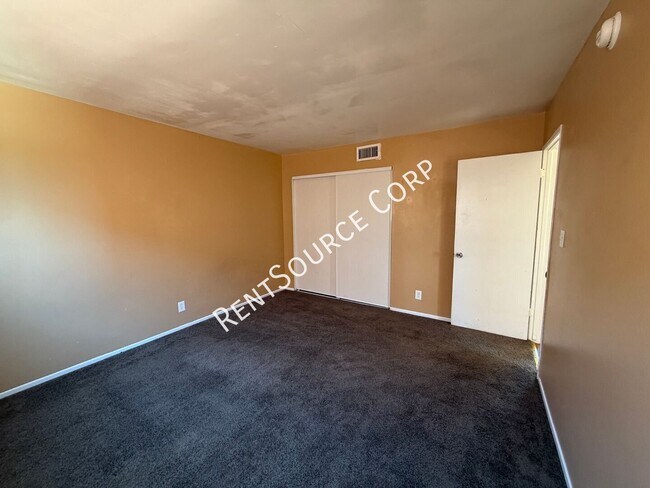 Building Photo - 38616 Larkin Ave