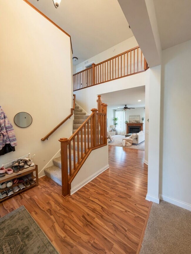 Building Photo - Beautiful 5bed 4bath Home, Nestled in a Prime Plymouth Neighborhood