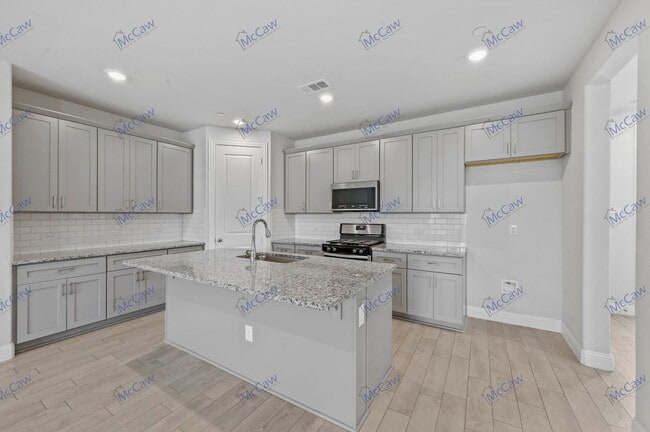 Building Photo - 807 Ponds Edge Ln