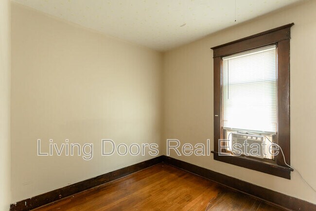 Building Photo - 1025 N 8th St