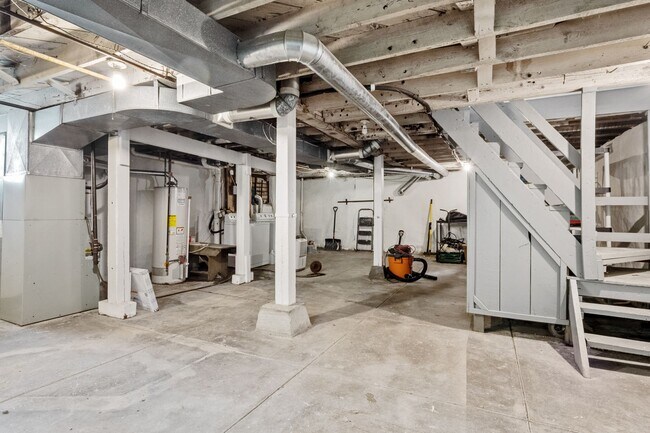 Building Photo - For the Big Dawgs