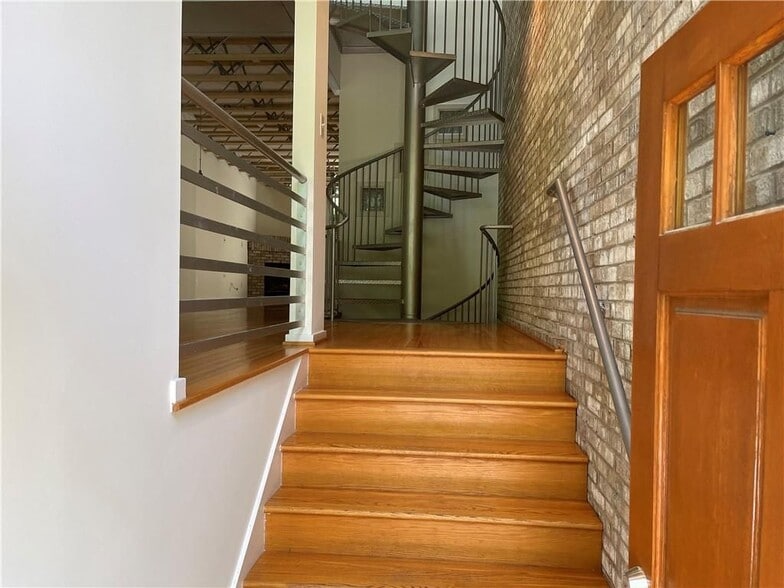 Building Photo - 1325 Peachtree View NE