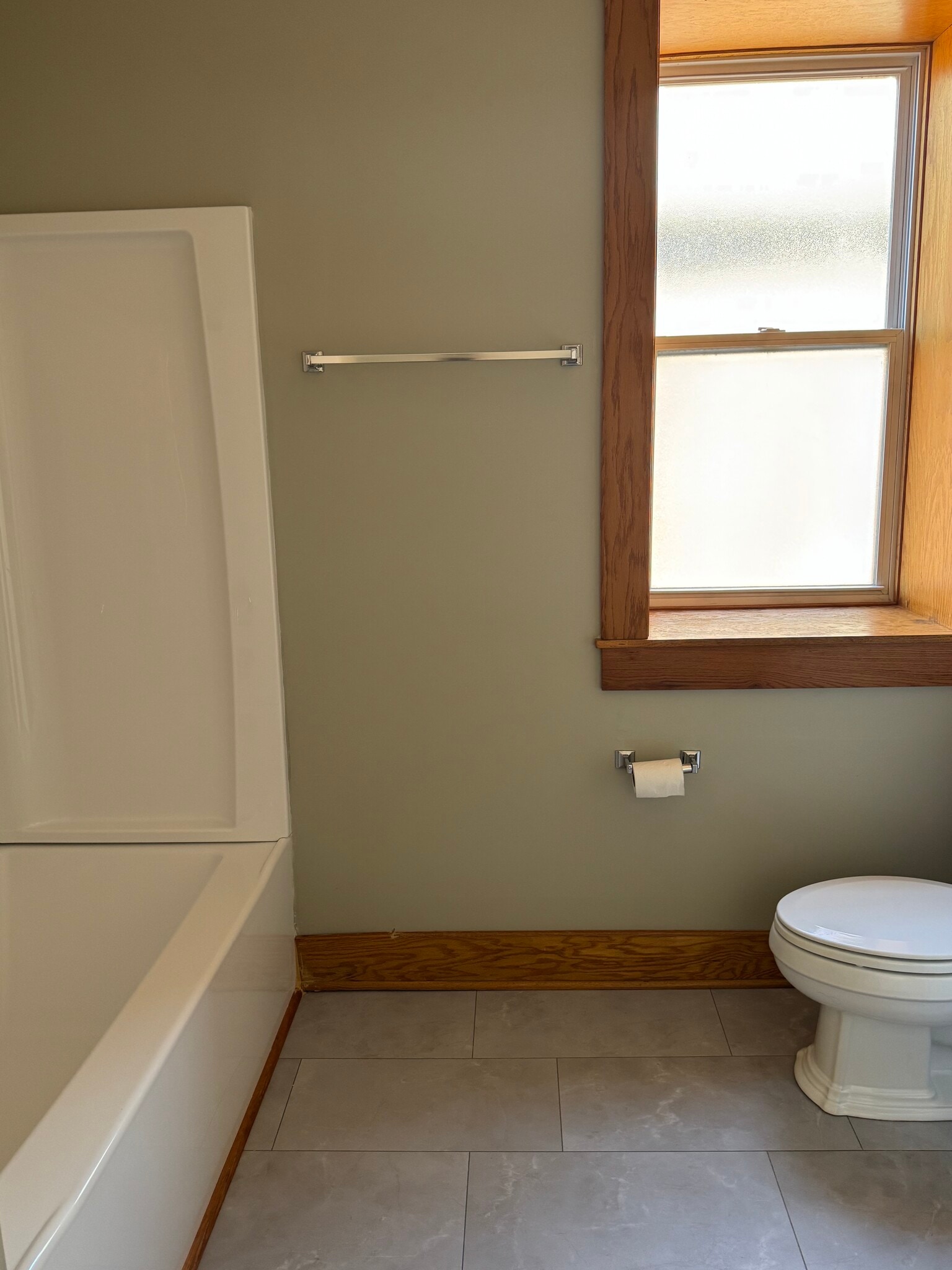 Newly renovated bath - 504 Bellefontaine Ave