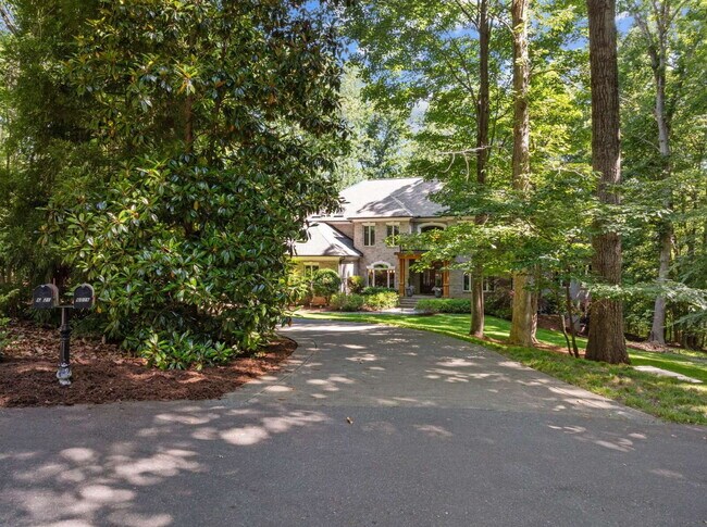 Building Photo - Luxurious 5-Bed Sanctuary with Scenic View...