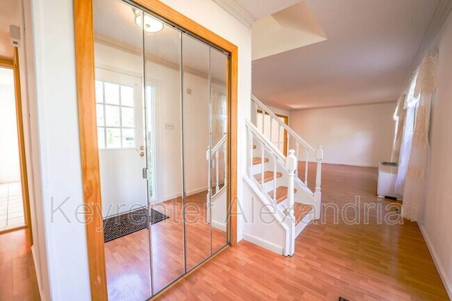 Building Photo - 7123 Red Horse Tavern Ln