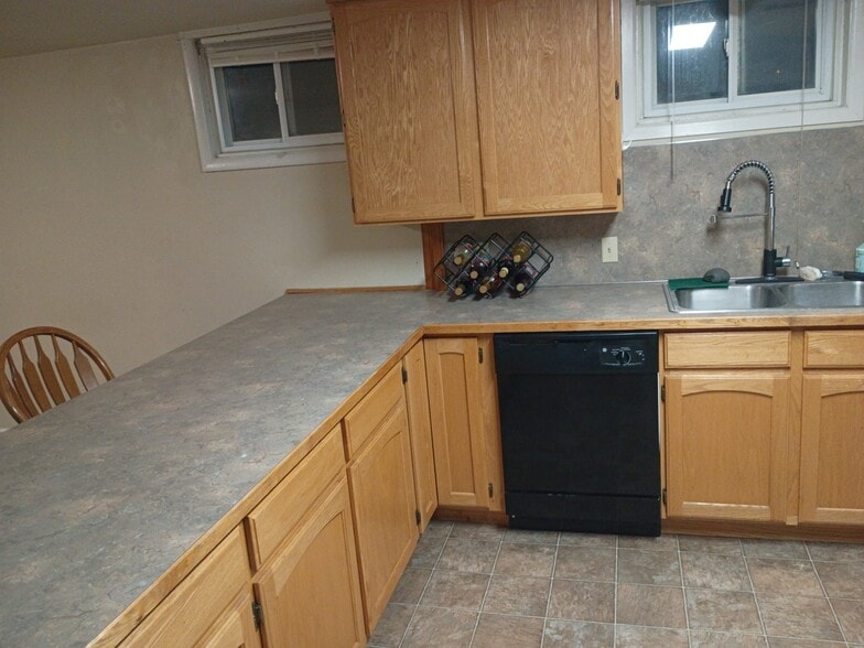 Building Photo - 564 Richland Ave