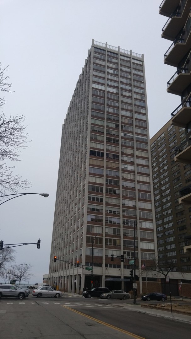 Building Photo - 6171 N Sheridan Rd