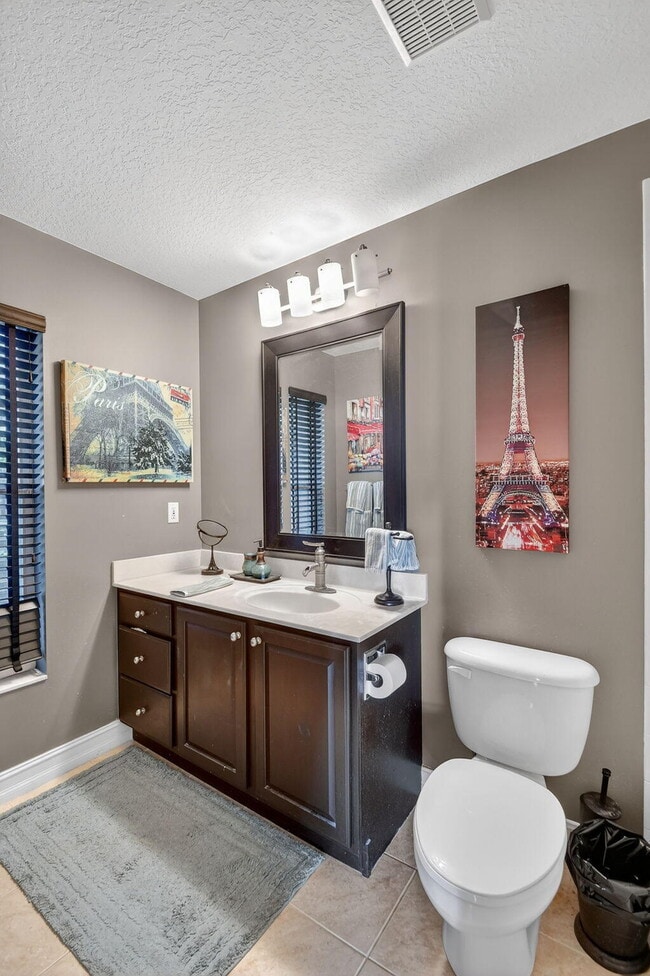 Building Photo - 2725 Pointe Cir