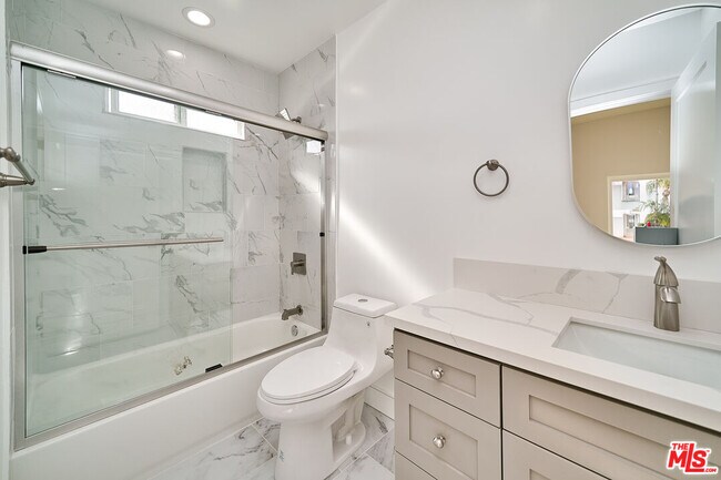 Building Photo - 1108 Queen Anne Pl