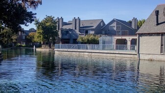 Building Photo - 1110 Shoreline Dr