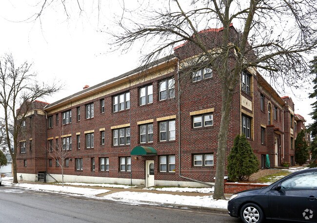Primary Photo - 372 Cleveland Avenue North