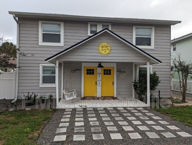 Building Photo - 125 37th Ave S