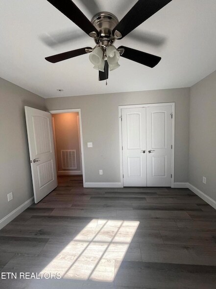 Building Photo - 355 W Outer Dr