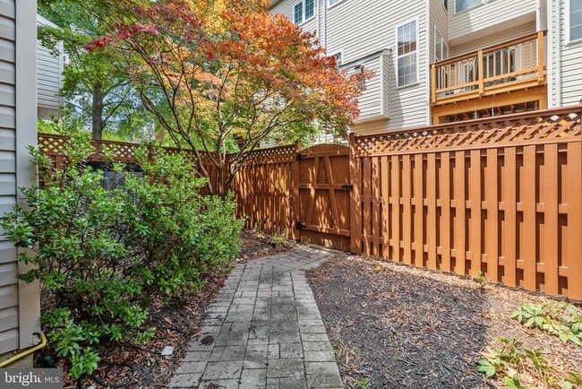 Building Photo - 5011 Waple Ln