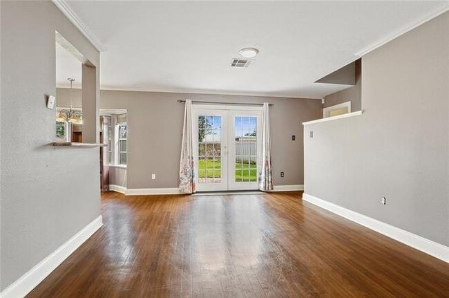 Building Photo - 761 Glouster St