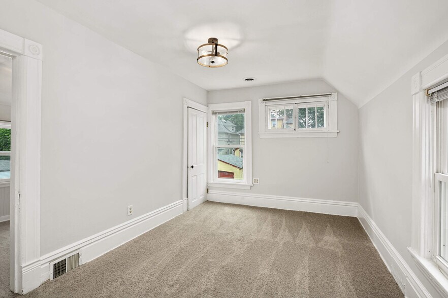 Building Photo - 912 Iglehart Ave