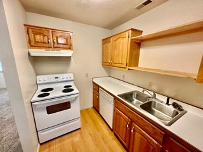 Building Photo - 1-Bed/ 1-Bath unit in Beautiful Loma Linda gated Subdivision Deposit-$825/Rent-$825