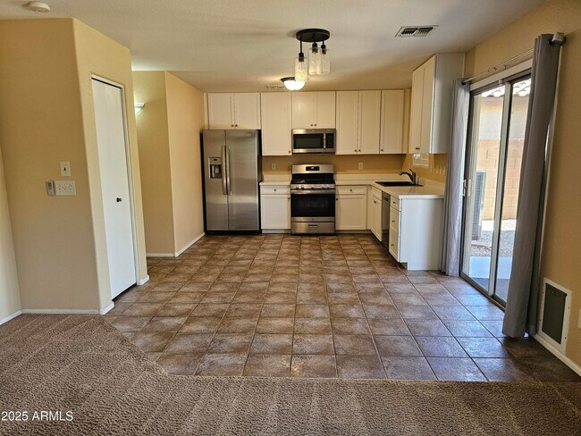 Building Photo - 42804 W Sunland Dr