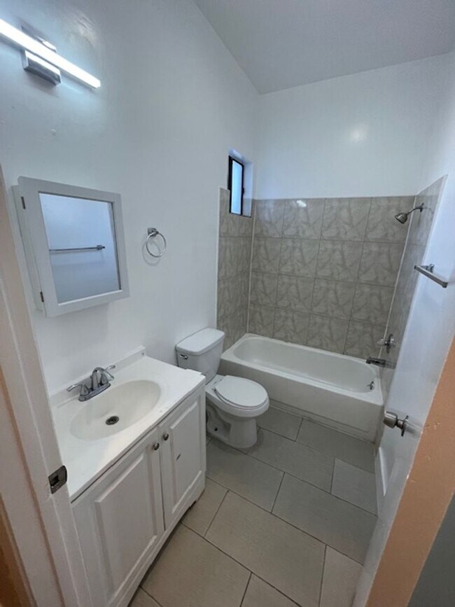 Building Photo - 1946 E 20th St