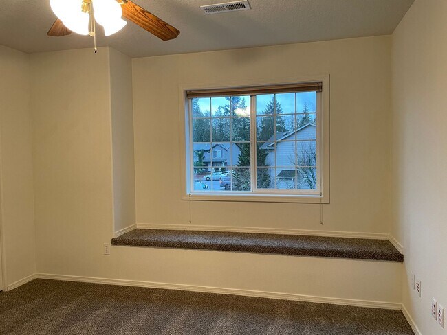 Building Photo - ***HALF MONTH RENT FREE***FANTASTIC 4 Bed 2.5 Bath Home in Salmon Creek! HUGE side yard and back ...