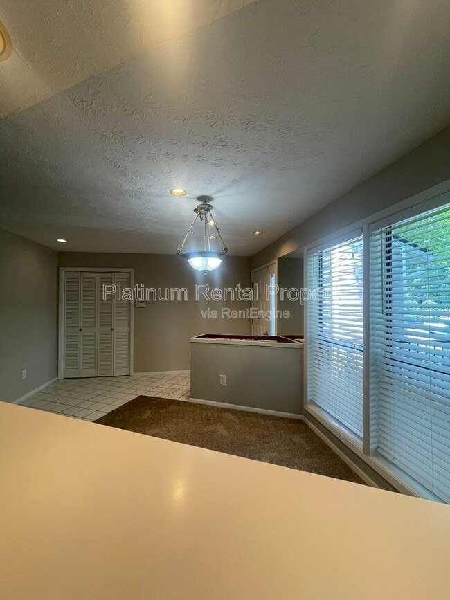 Building Photo - 402 Wynnes Ridge Cir SE