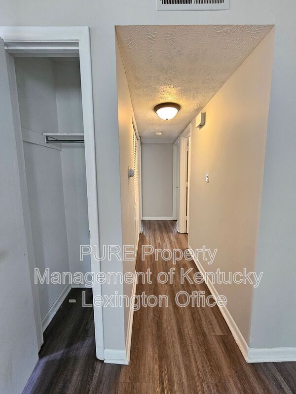 Building Photo - 3772 Camelot Dr