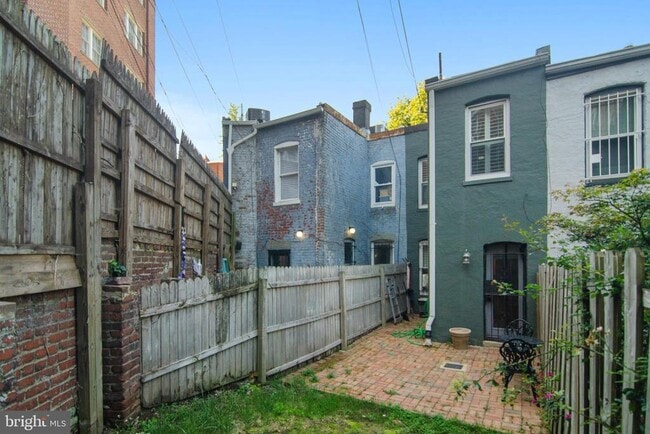 Building Photo - 2321 17th St NW