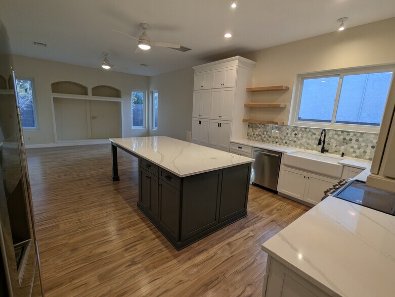 Building Photo - 267 E Smoke Tree Rd