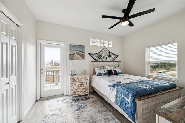 Building Photo - 14146 Miramar Dr