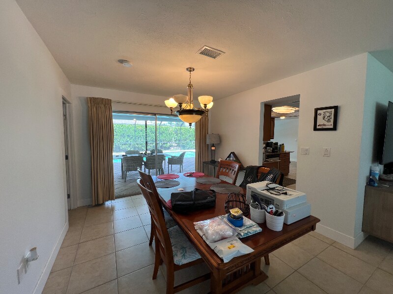 Building Photo - 858 Rose Way