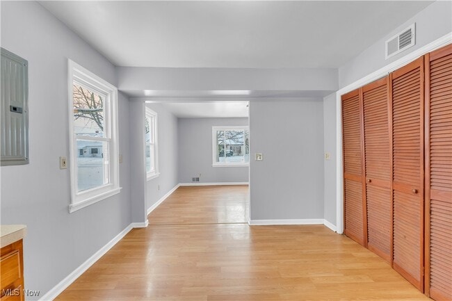 Building Photo - 369 E 232nd St