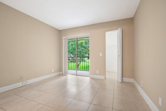 Building Photo - 516 Meadows Cir
