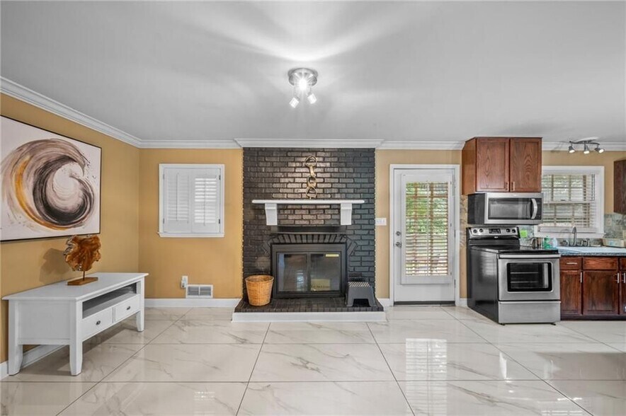 Building Photo - 4839 Lehigh Dr