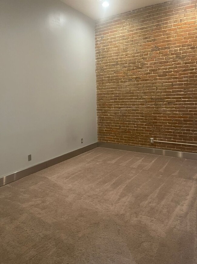 Building Photo - Chic Downtown Loft – 2 Bed | 1 Bath | Hear...