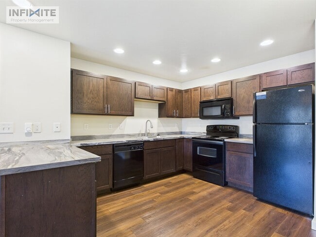 Building Photo - Cute As A Button 2 Bedroom Condo on Baxter Lane!