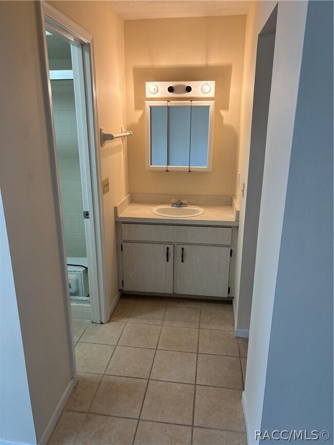 Building Photo - 57 Chinaberry Cir