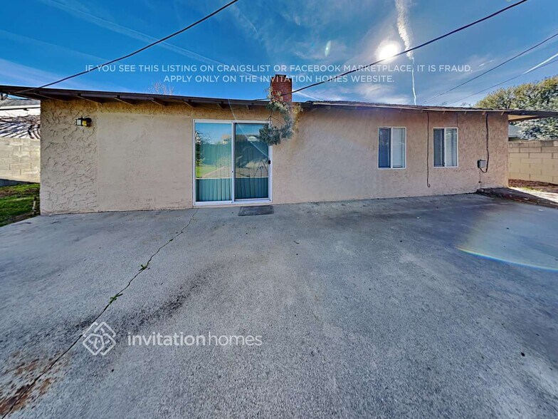 Building Photo - 8039 Lasaine Ave