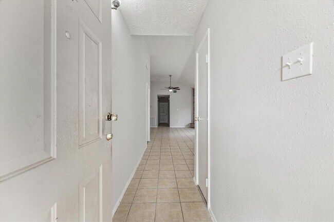 Building Photo - 10032 Ridgecoral Dr