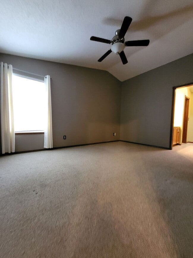 Building Photo - (3) Bed/(2) Bath in Eagle Cliff Addition A...