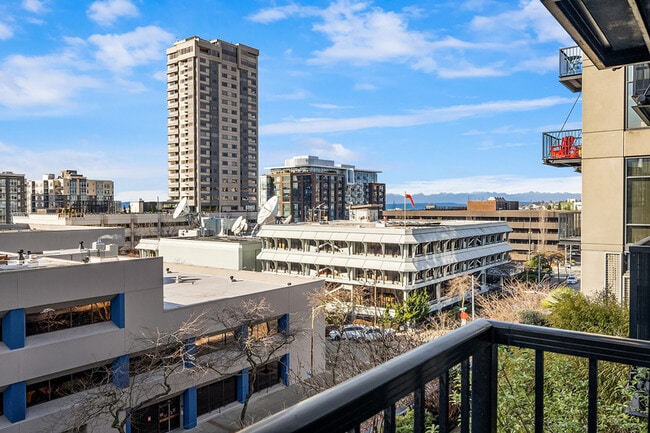 Building Photo - 2720 3rd Ave