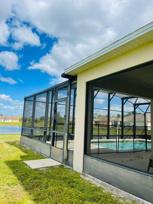Building Photo - Brand new 4 bed 2 1/2 bath house in gated ...