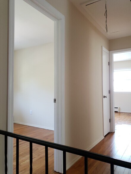 Building Photo - 236 Thompson Pl