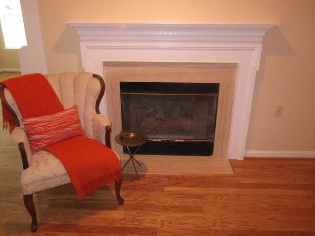 Building Photo - Gorgeous 2 Bedroom Condo in Timberbrook!
