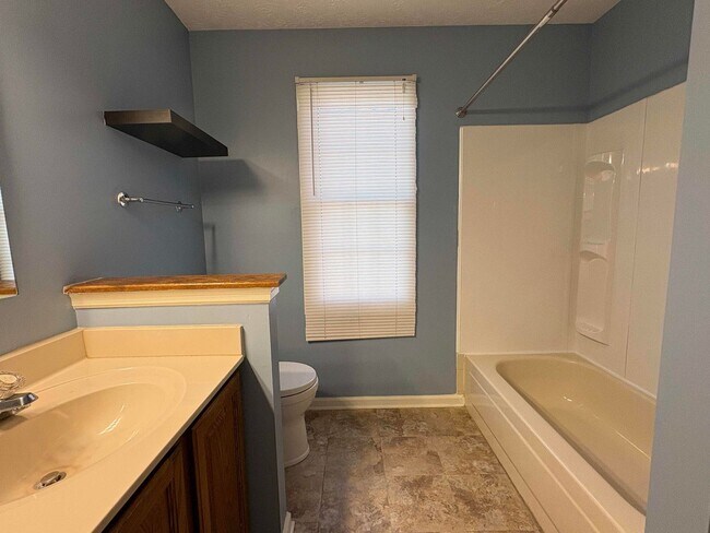 Building Photo - Great 2 Bedroom 2 Bath in Germantown