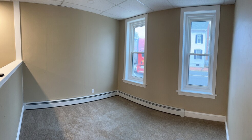 Building Photo - 400 E Philadelphia Ave