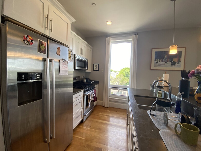 Building Photo - 168 Hampshire St