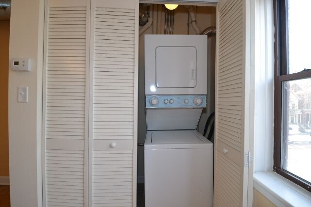 Building Photo - 3321 N Lakewood Ave